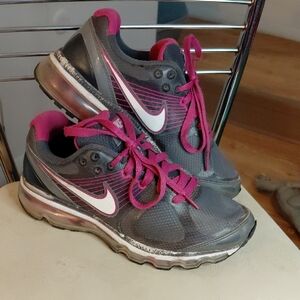 Nike Charcoal and Magenta Running Shoes
